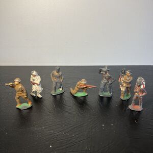 BARCLAY MANOIL VINTAGE TOY SOLDIERS POD FOOT LOT OF 7 Cowboy Indian Americana